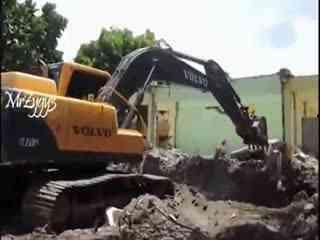 挖掘机装车工作视频,挖掘机装车作业高效流程揭秘