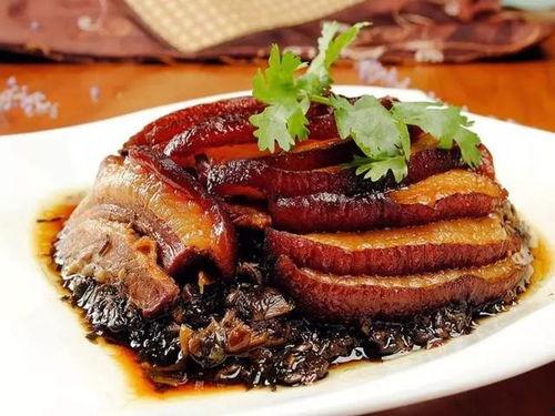 正宗梅菜扣肉做法视频,传统美味，一扣难忘