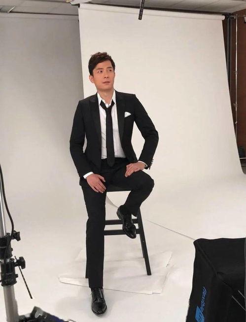 西装帅哥解裤视频,优雅穿搭必备